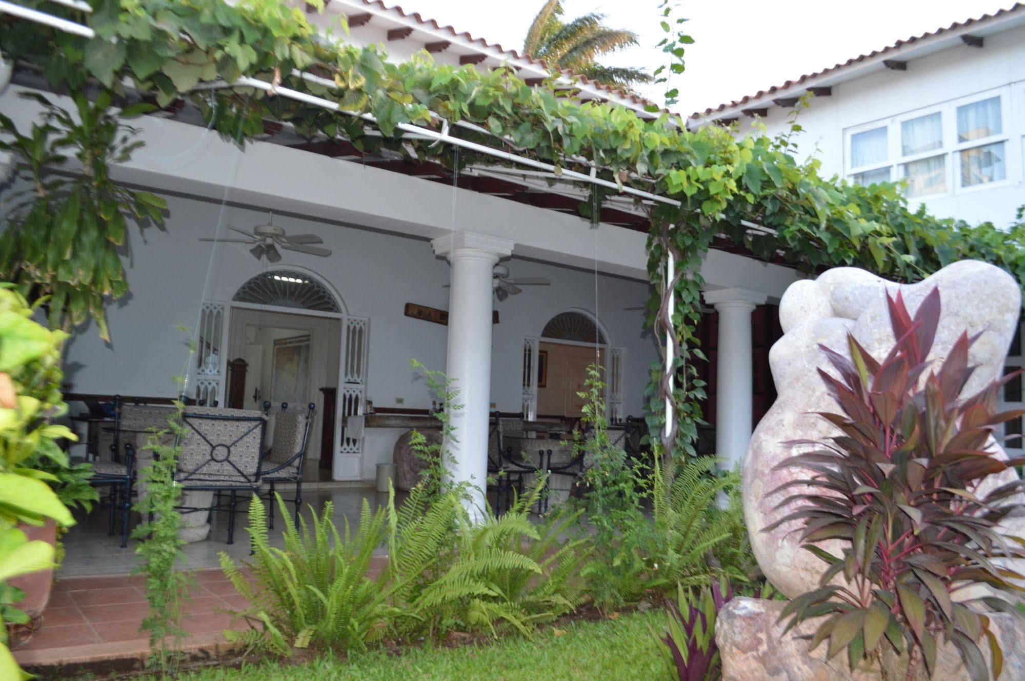 Hotel Casa Real Managua Buitenkant foto