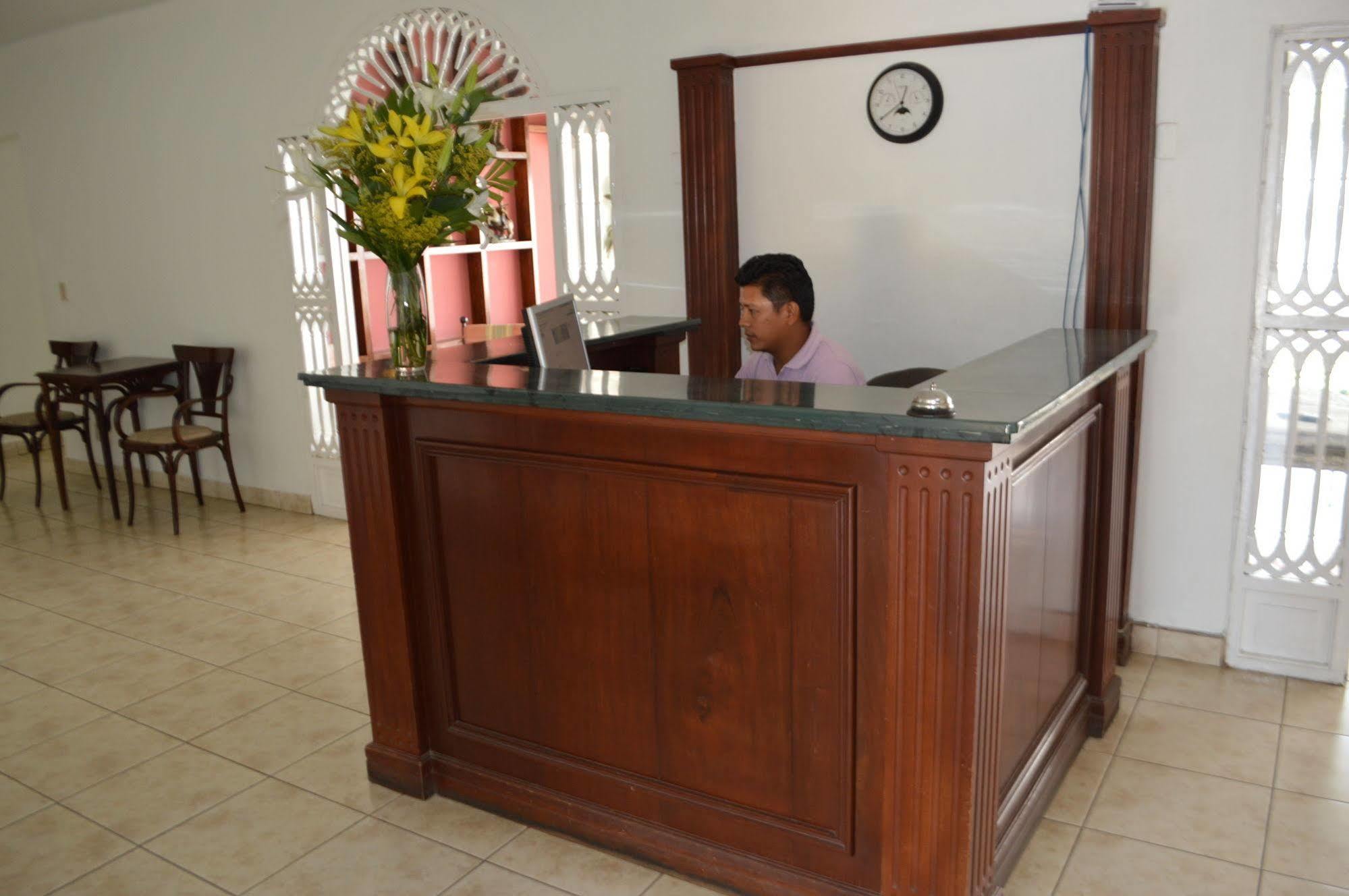 Hotel Casa Real Managua Buitenkant foto